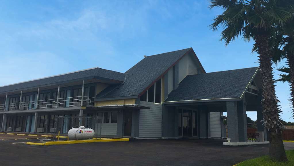 弗拉托尼亚全球马格努森日落酒店 Flatonia 外观 照片